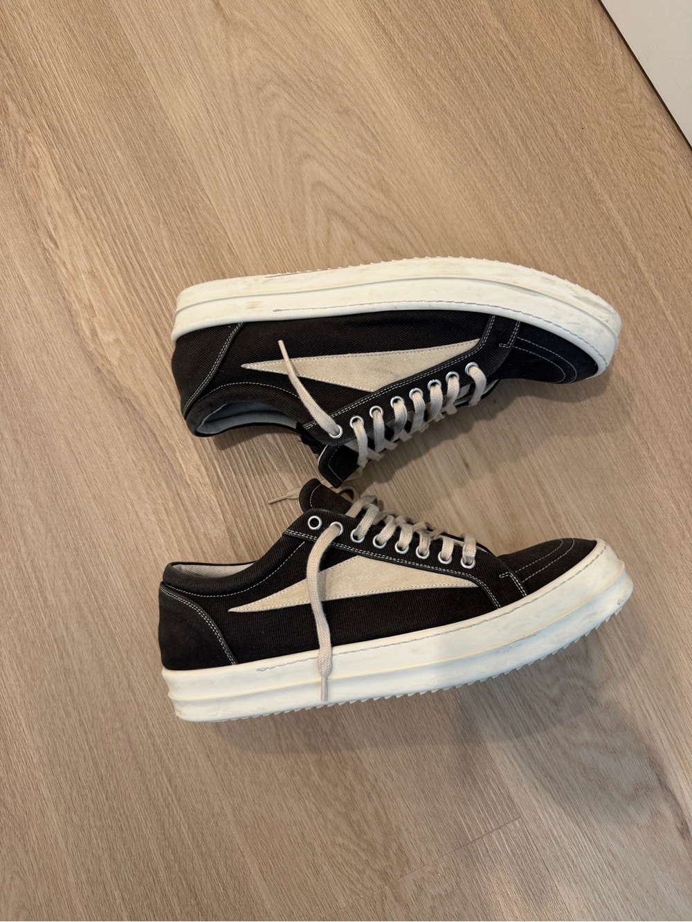 Dark Shadows Men's Rick Owen Black and White Casual Canvas Sneakers